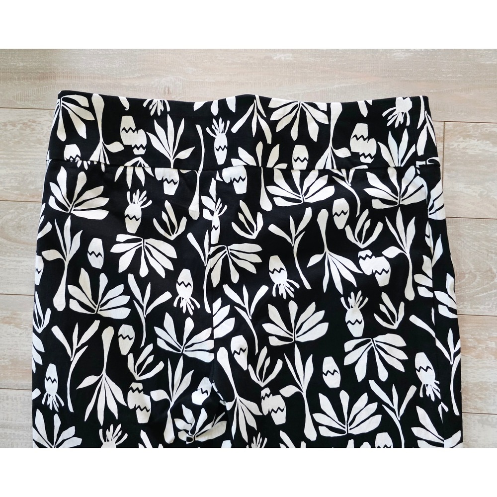 Chico's 3.5 Black/White Leaf Trapunto Cropped Wide Leg Pants 18 1X Pull On NEW - Picture 6 of 8
